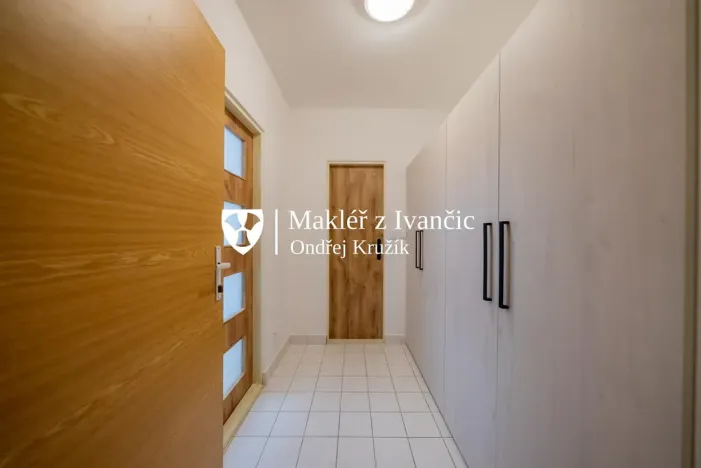 Pronájem bytu 1+kk, Dolní Kounice, Masarykovo náměstí, 35 m2