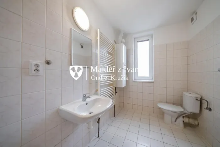 Pronájem bytu 1+kk, Dolní Kounice, Masarykovo náměstí, 35 m2