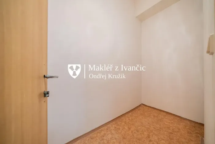 Pronájem bytu 1+kk, Dolní Kounice, Masarykovo náměstí, 35 m2