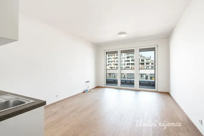 Pronájem bytu 1+kk, Praha - Hloubětín, Poděbradská, 32 m2