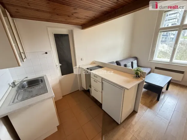 Pronájem bytu 1+kk, Praha - Smíchov, Kmochova, 25 m2