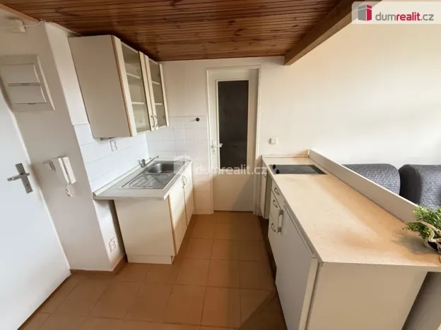 Pronájem bytu 1+kk, Praha - Smíchov, Kmochova, 25 m2