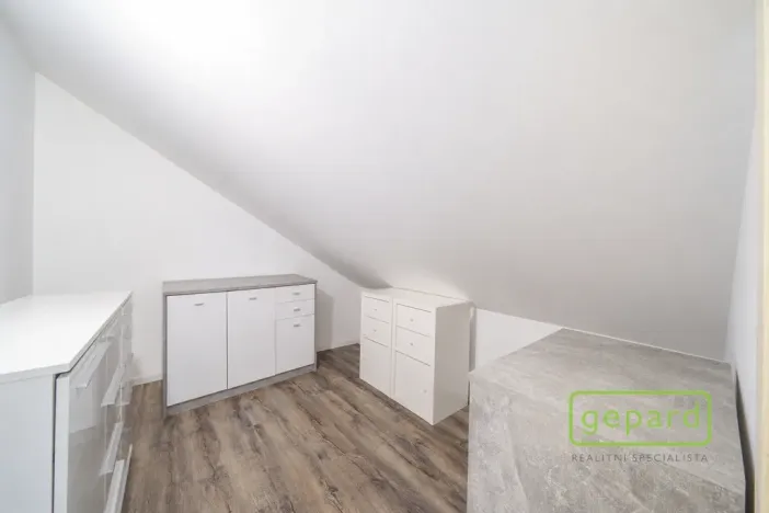 Prodej bytu 3+1, Karlovy Vary, Šumavská, 99 m2