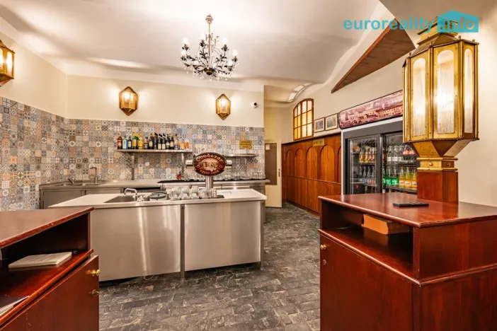 Pronájem restaurace, Mariánské Lázně, Hlavní třída, 120 m2