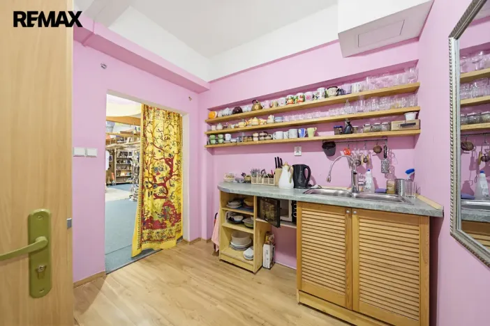 Prodej obchodního prostoru, Karlovy Vary, Jugoslávská, 142 m2