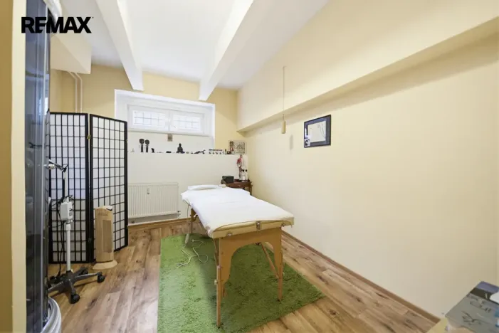 Prodej obchodního prostoru, Karlovy Vary, Jugoslávská, 142 m2
