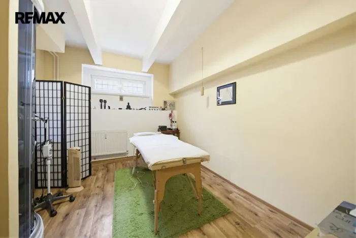 Prodej obchodního prostoru, Karlovy Vary, Jugoslávská, 142 m2