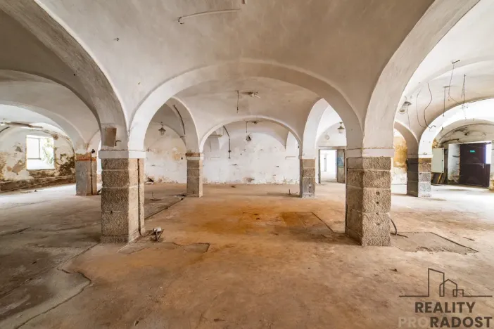 Prodej obchodního prostoru, Chudenice, Mírové nám., 1906 m2