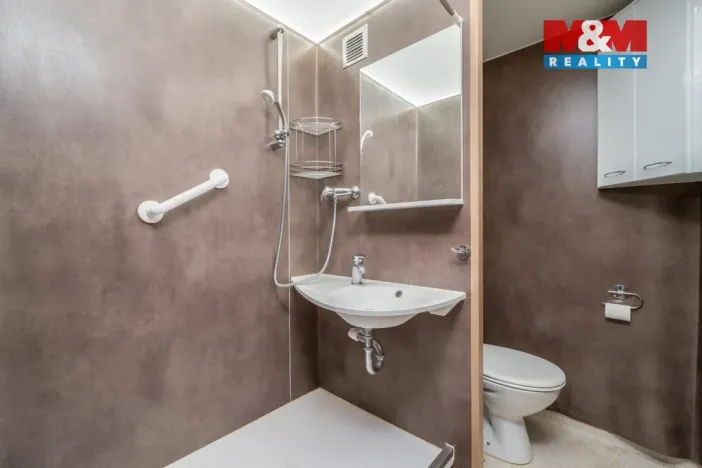 Prodej bytu 1+kk, Ústí nad Labem - Severní Terasa, Glennova, 19 m2