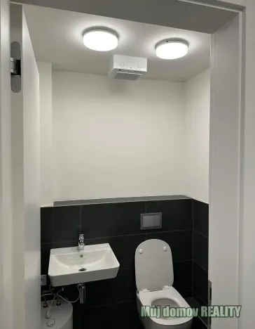 Pronájem obchodního prostoru, Praha - Žižkov, Hartigova, 53 m2