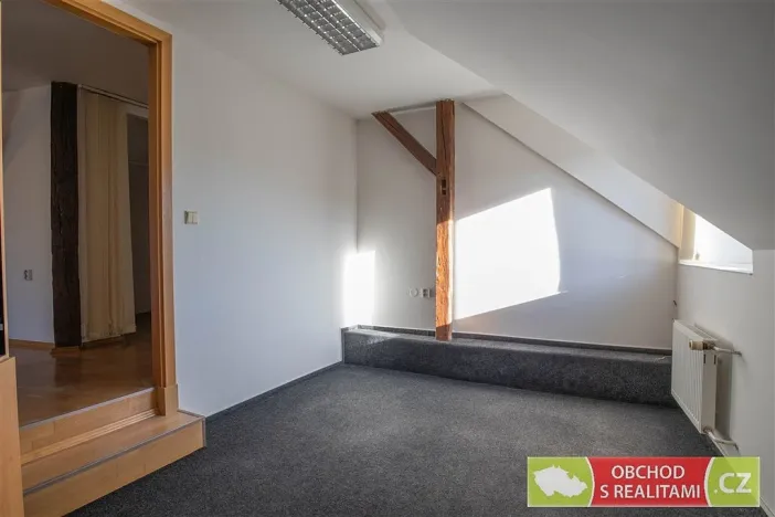 Prodej kanceláře, Chrudim - Chrudim IV, Lupáčova, 612 m2