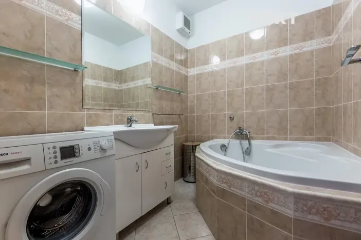 Prodej bytu 3+1, Zliv, Dolní náměstí, 89 m2