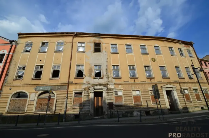 Prodej ubytování, Zlaté Hory, nám. Svobody, 2512 m2