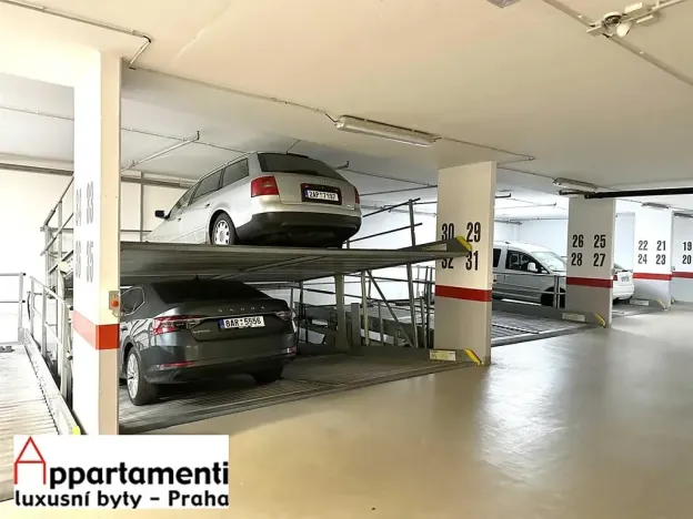 Pronájem garážového stání, Praha - Smíchov, Na Zatlance, 13 m2