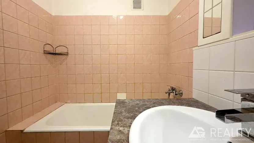 Prodej bytu 3+1, Praha - Vinohrady, náměstí Míru, 62 m2