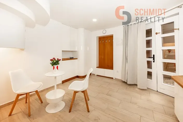 Pronájem kanceláře, Mikulov, Náměstí, 19 m2