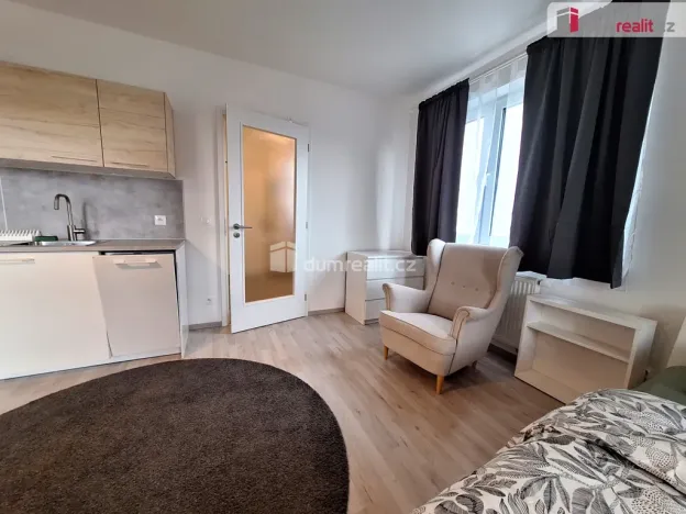 Pronájem bytu 1+kk, Praha, Strnadových, 33 m2