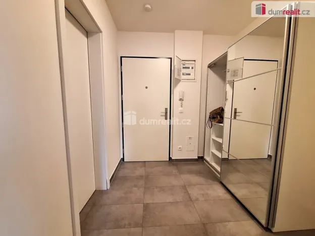 Pronájem bytu 1+kk, Praha, Strnadových, 33 m2