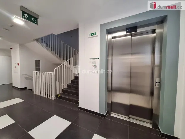 Pronájem bytu 1+kk, Praha, Strnadových, 33 m2