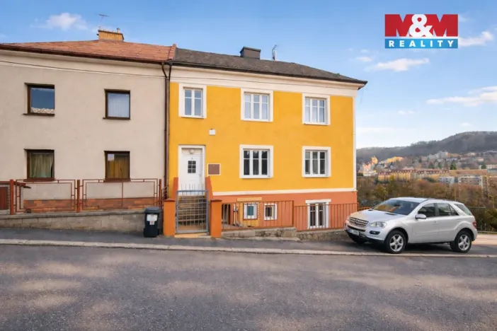 Prodej bytu 2+1, Karlovy Vary - Bohatice, Na Výšině, 45 m2