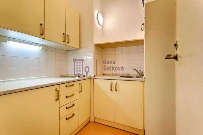 Pronájem bytu 2+1, Jindřichův Hradec - Jindřichův Hradec I, Komenského, 70 m2