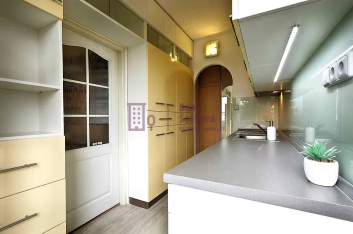 Pronájem bytu 4+1, Jindřichův Hradec - Jindřichův Hradec II, sídliště U Nádraží, 65 m2