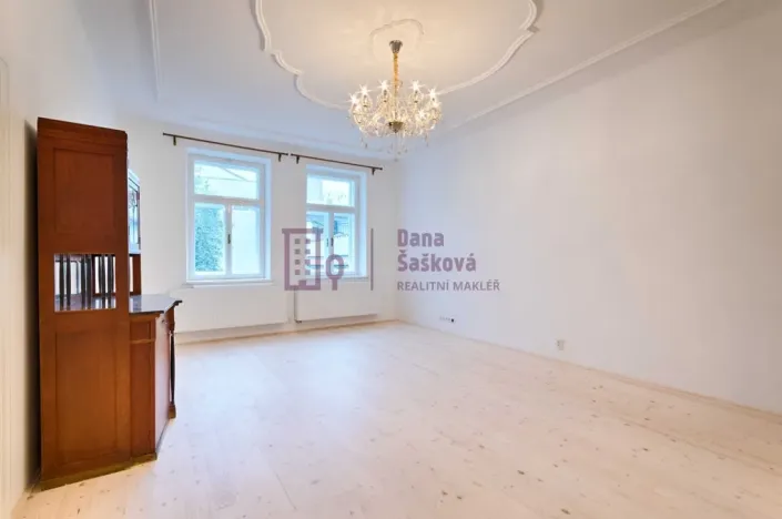 Pronájem bytu 2+1, Jindřichův Hradec - Jindřichův Hradec I, nám. Míru, 71 m2