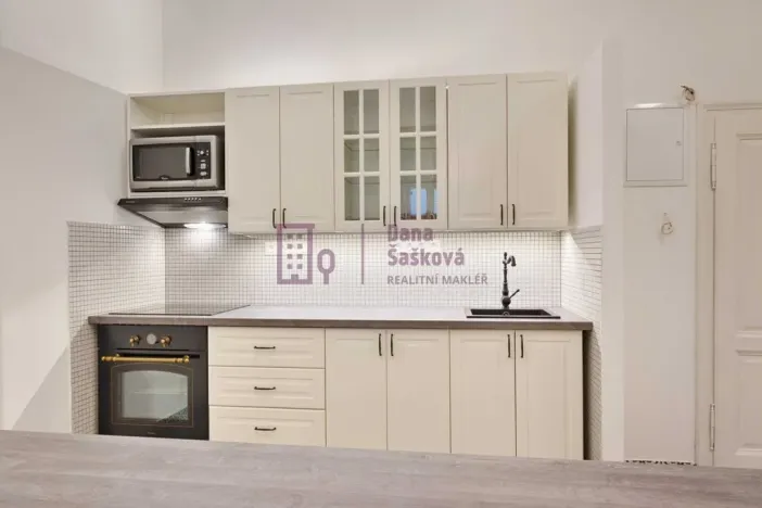 Pronájem bytu 2+1, Jindřichův Hradec - Jindřichův Hradec I, nám. Míru, 71 m2