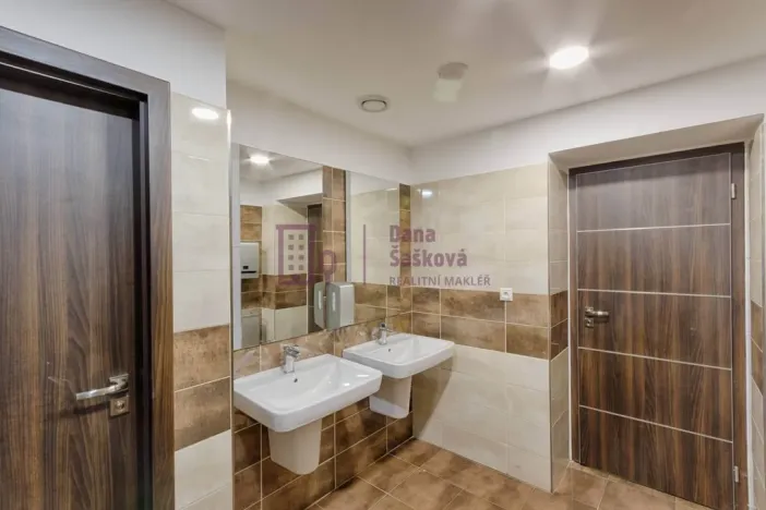 Pronájem restaurace, Jindřichův Hradec - Jindřichův Hradec I, nám. Míru, 160 m2