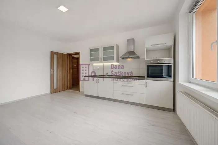 Pronájem bytu 1+kk, Jindřichův Hradec - Jindřichův Hradec III, sídliště Vajgar, 23 m2