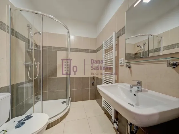 Pronájem bytu 1+kk, Jindřichův Hradec - Jindřichův Hradec III, sídliště Vajgar, 23 m2