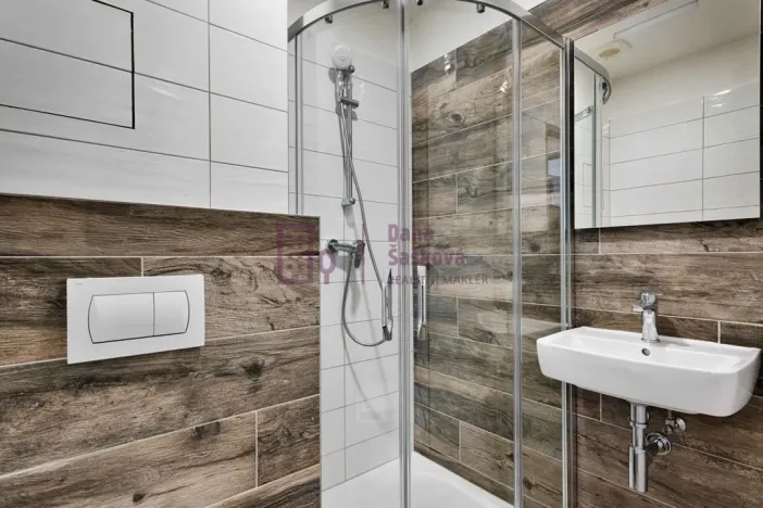 Pronájem bytu 1+kk, Jindřichův Hradec - Jindřichův Hradec I, nám. Míru, 20 m2