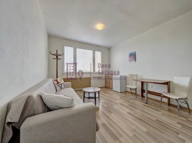 Pronájem bytu 1+kk, Jindřichův Hradec - Jindřichův Hradec II, sídliště U Nádraží, 25 m2