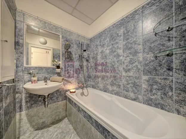 Pronájem bytu 4+1, Jindřichův Hradec - Jindřichův Hradec V, Kosmonautů, 87 m2