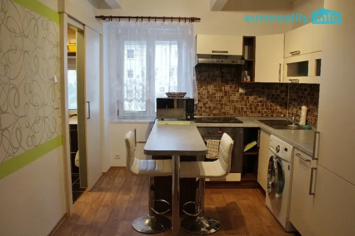 Pronájem bytu 2+kk, Karlovy Vary, Sokolovská, 44 m2