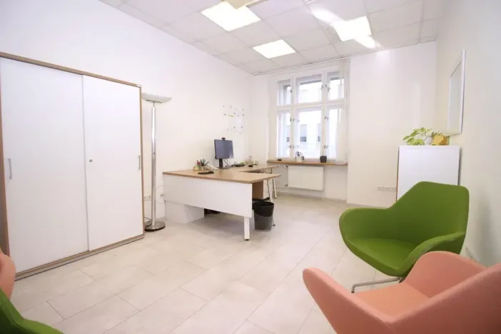 Pronájem kanceláře, Praha - Smíchov, Bozděchova, 213 m2