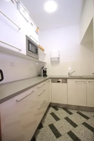 Pronájem kanceláře, Praha - Smíchov, Bozděchova, 213 m2