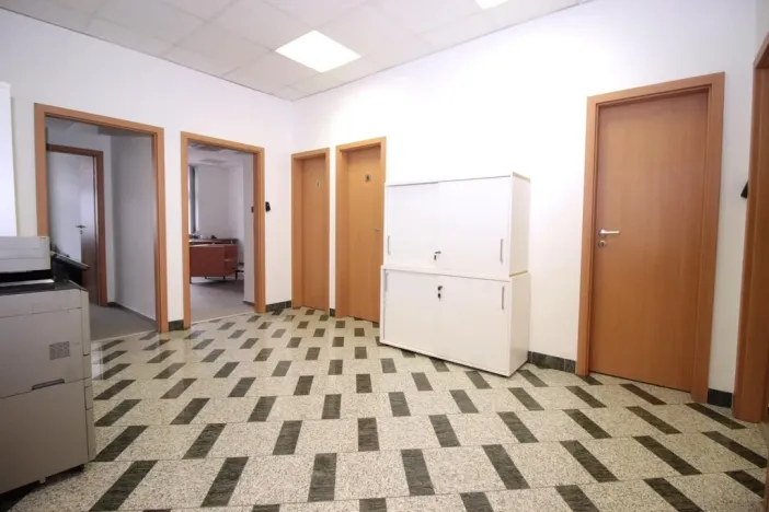 Pronájem kanceláře, Praha - Smíchov, Bozděchova, 213 m2