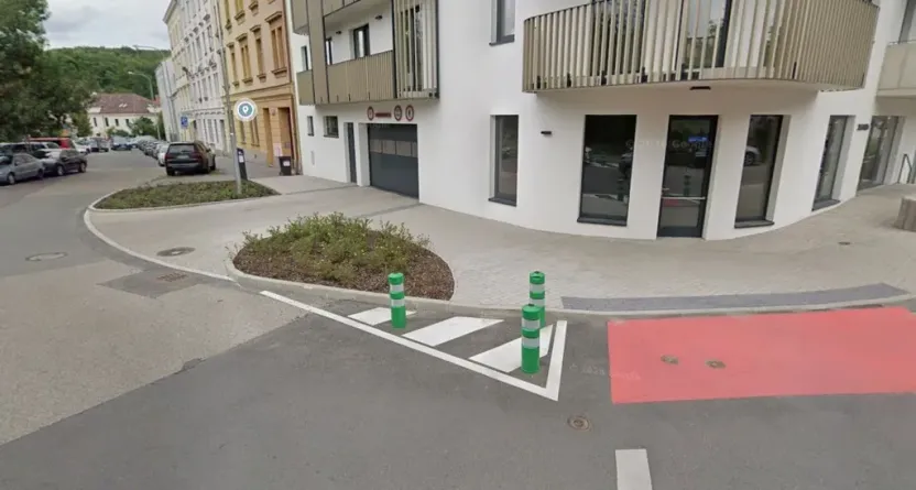 Pronájem garážového stání, Praha - Libeň, Nad Kolčavkou, 25 m2