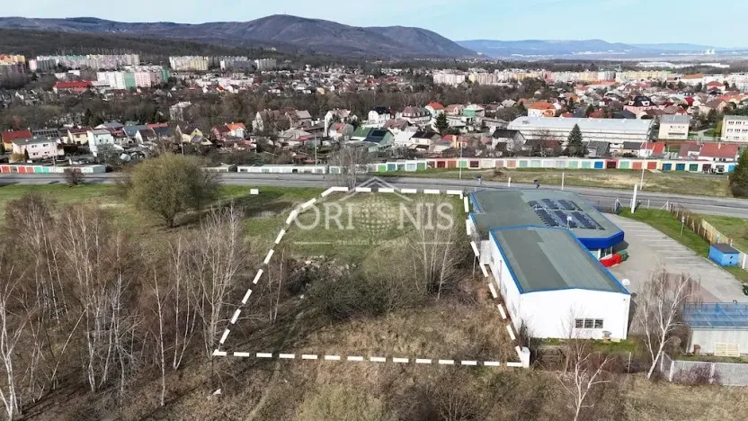 Prodej komerčního pozemku, Chomutov, 2421 m2