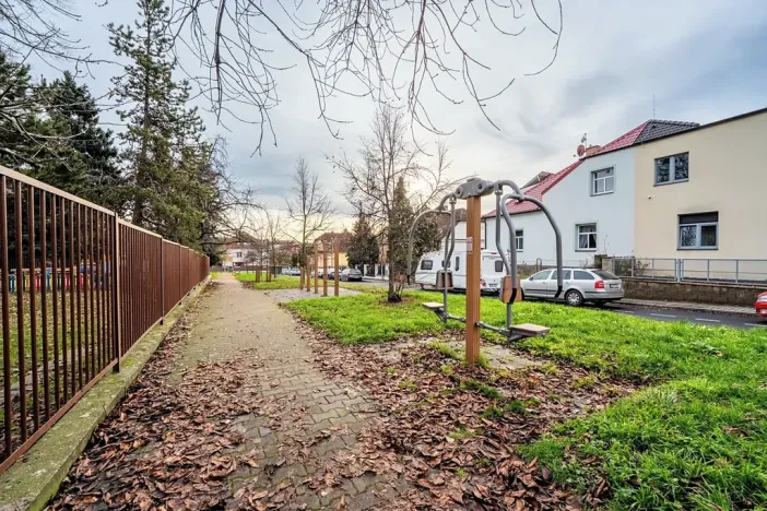 Prodej pozemku pro bydlení, Praha - Hloubětín, Mochovská, 901 m2