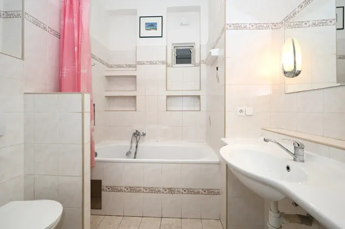 Pronájem bytu 1+kk, Praha - Holešovice, Janovského, 50 m2