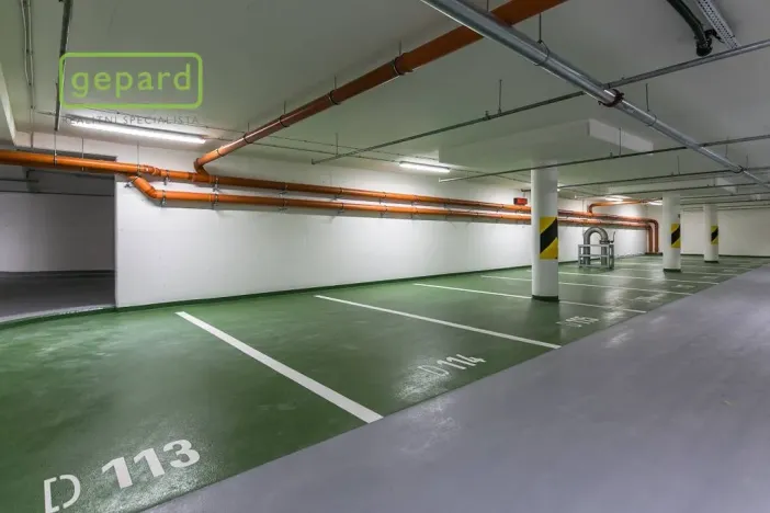 Pronájem garážového stání, Praha, Sanderova, 14 m2