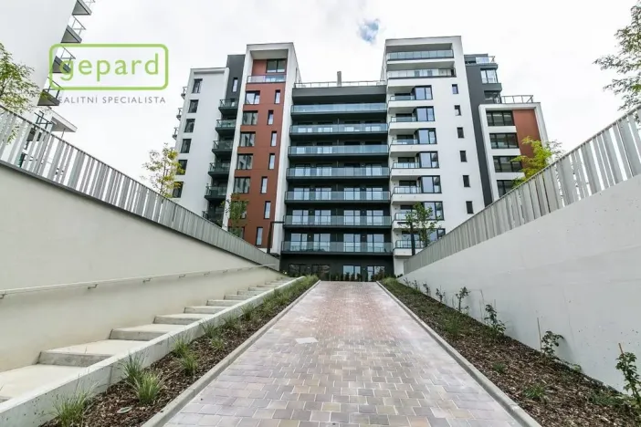 Pronájem garážového stání, Praha, Sanderova, 14 m2