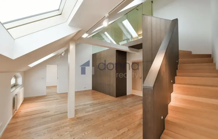 Pronájem bytu 3+1, Praha, U akademie, 130 m2