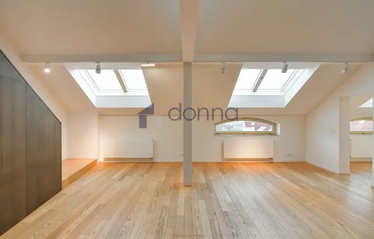 Pronájem bytu 3+1, Praha, U akademie, 130 m2