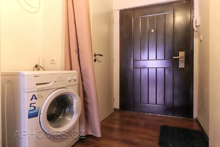 Pronájem bytu 1+kk, Praha - Holešovice, U průhonu, 21 m2