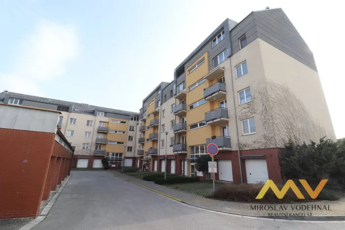 Pronájem bytu 1+kk, Hradec Králové - Třebeš, Ve Stromovce, 33 m2