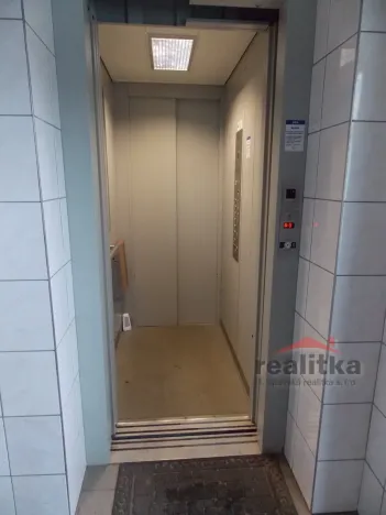 Pronájem bytu 3+kk, Opava - Město, Ostrožná, 110 m2