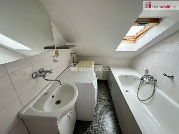 Pronájem bytu 2+1, Ostrov, Kollárova, 55 m2